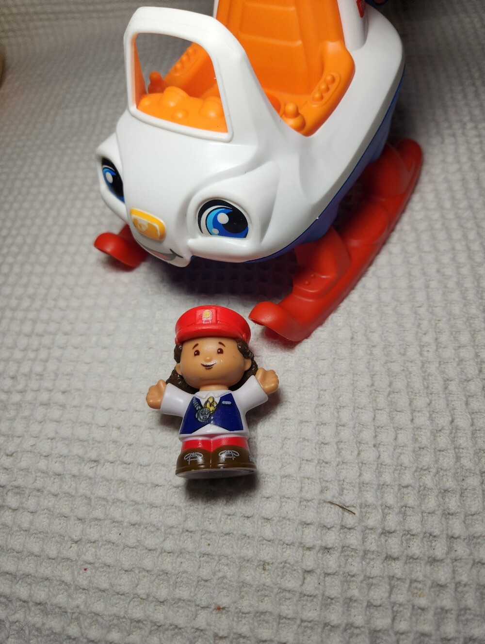 Fisher-Price Little People White, Red and Orange Rescue Chopper with Pilot - Picture 3 of 9